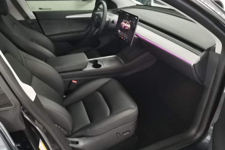 Used Tesla Model Y 2024 Rear-Wheel-Drive Version Right Front Seat