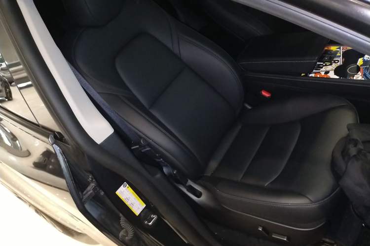 Used Tesla Model Y 2024 Rear-Wheel-Drive Version Right Front Seat