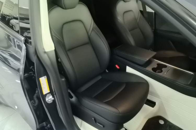 Used Tesla Model Y 2024 Rear-Wheel-Drive Version Right Front Seat