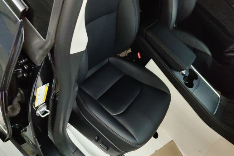 Used Tesla Model Y 2024 Rear-Wheel-Drive Version Right Front Seat