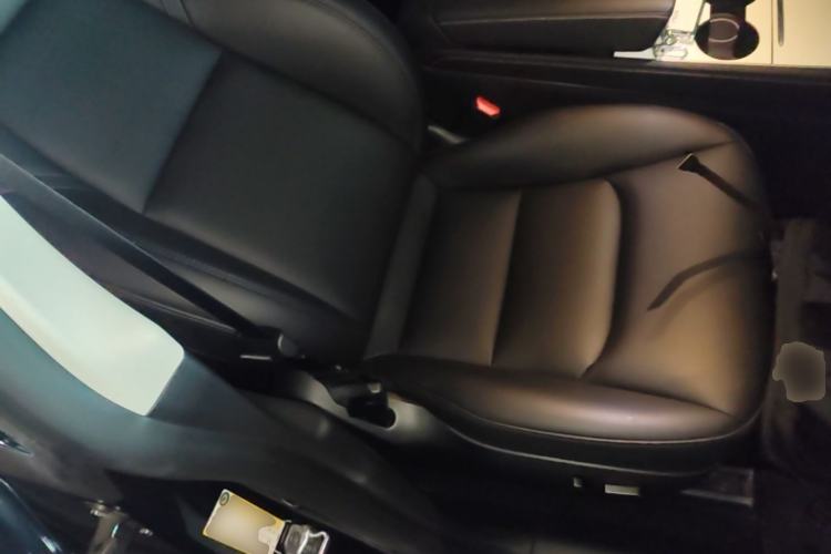 Used Tesla Model Y 2024 Rear-Wheel-Drive Version Right Front Seat
