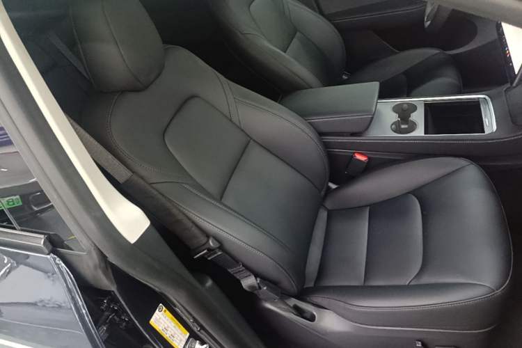 Used Tesla Model Y 2024 Rear-Wheel-Drive Version Right Front Seat