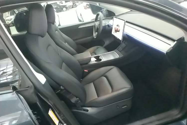 Used Tesla Model Y 2024 Rear-Wheel-Drive Version Right Front Seat