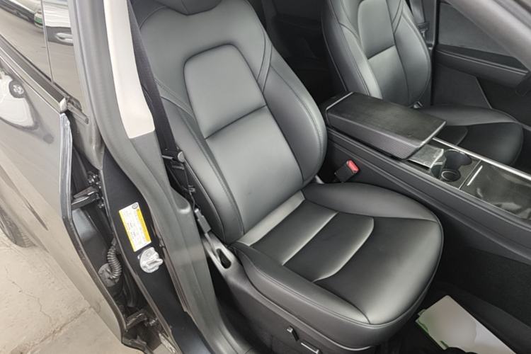 Used Tesla Model Y 2024 Rear-Wheel-Drive Version Right Front Seat