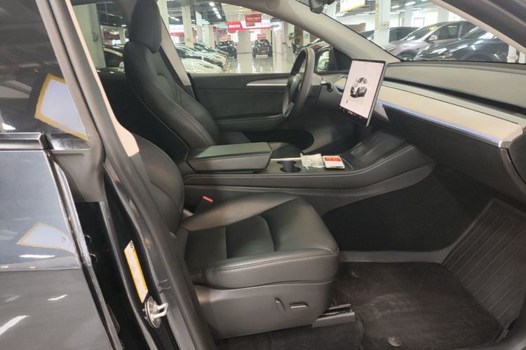Used Tesla Model Y 2024 Rear-Wheel-Drive Version Right Front Seat