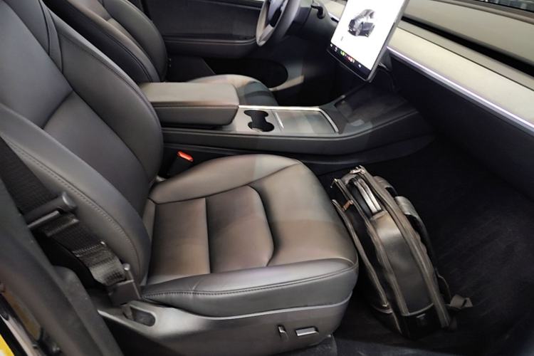 Used Tesla Model Y 2024 Rear-Wheel-Drive Version Right Front Seat