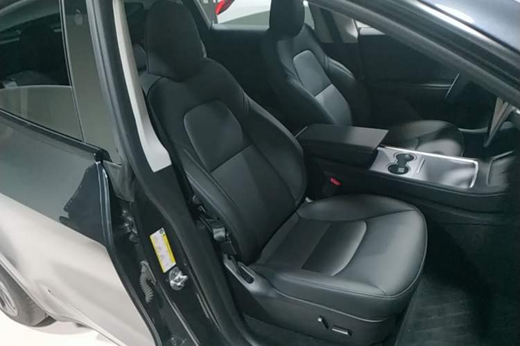 Used Tesla Model Y 2024 Rear-Wheel-Drive Version Right Front Seat