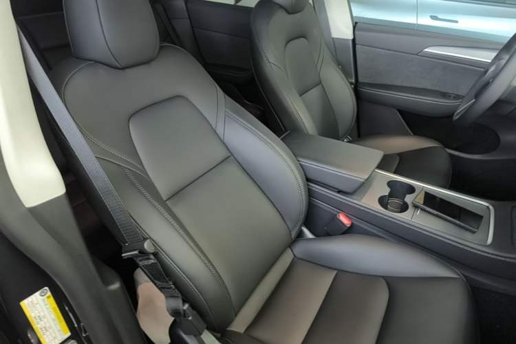 Used Tesla Model Y 2024 Rear-Wheel-Drive Version Right Front Seat