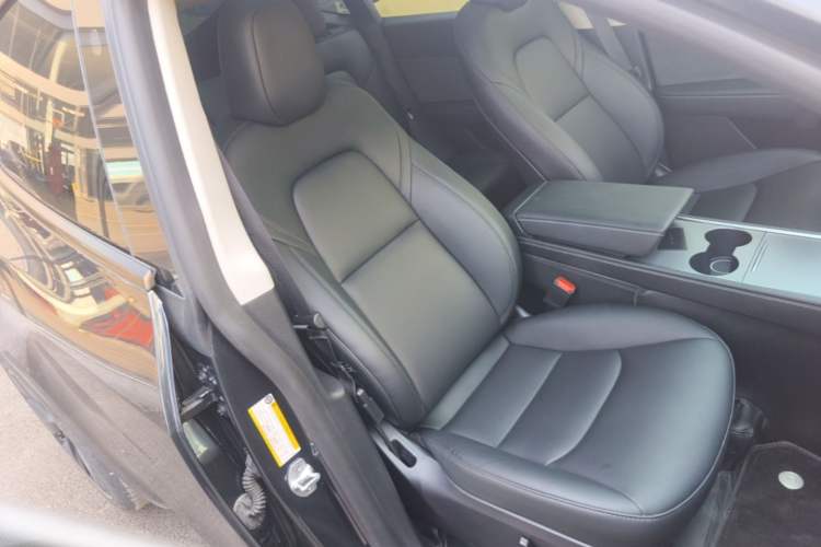 Used Tesla Model Y 2024 Long-Range All-Wheel-Drive Version Right Front Seat