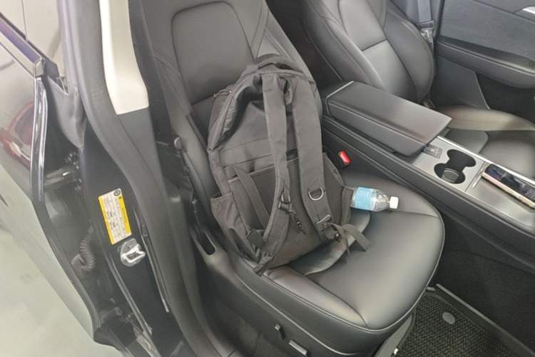 Used Tesla Model Y 2024 Rear-Wheel-Drive Version Right Front Seat