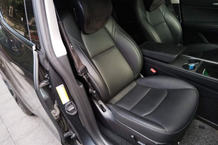 Used Tesla Model Y 2024 Rear-Wheel-Drive Version Right Front Seat