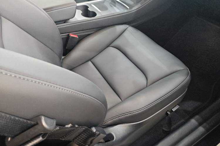 Used Tesla Model Y 2024 Rear-Wheel-Drive Version Right Front Seat
