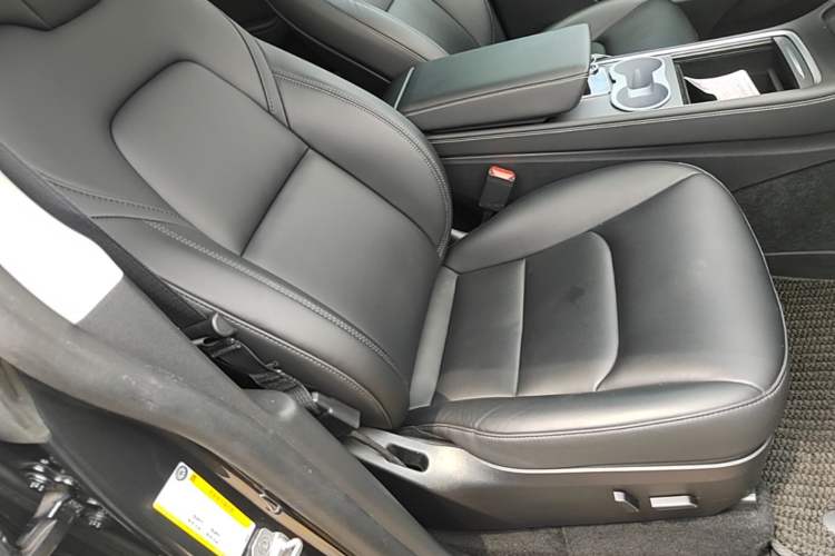 Used Tesla Model Y 2024 Rear-Wheel-Drive Version Right Front Seat
