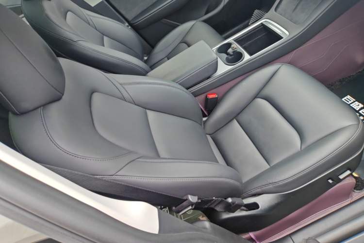 Used Tesla Model Y 2024 Rear-Wheel-Drive Version Right Front Seat