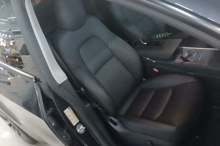 Used Tesla Model Y 2024 Rear-Wheel-Drive Version Right Front Seat