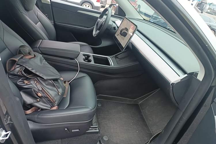 Used Tesla Model Y 2024 Rear-Wheel-Drive Version Right Front Seat