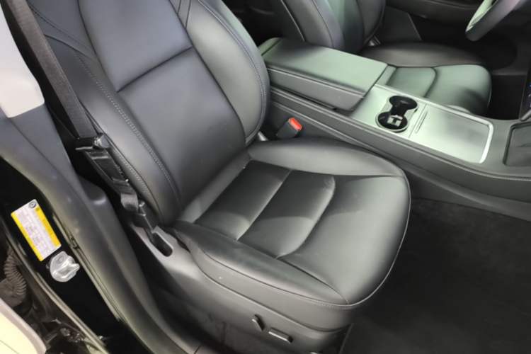 Used Tesla Model Y 2024 Rear-Wheel-Drive Version Right Front Seat