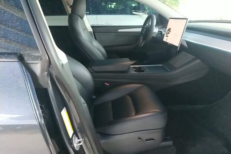 Used Tesla Model Y 2024 Rear-Wheel-Drive Version Right Front Seat