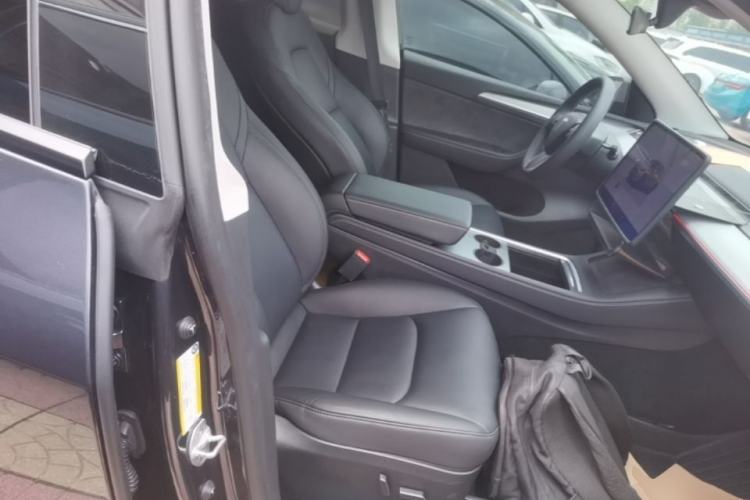 Used Tesla Model Y 2024 Rear-Wheel-Drive Version Right Front Seat