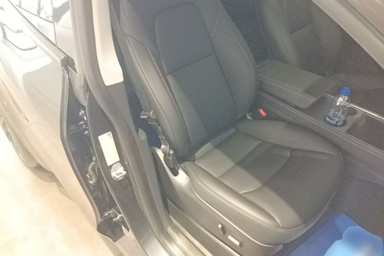 Used Tesla Model Y 2024 Rear-Wheel-Drive Version Right Front Seat