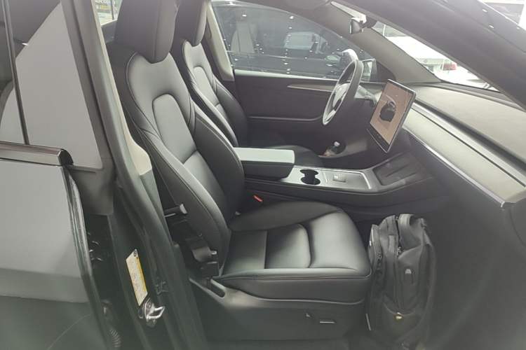 Used Tesla Model Y 2024 Rear-Wheel-Drive Version Right Front Seat