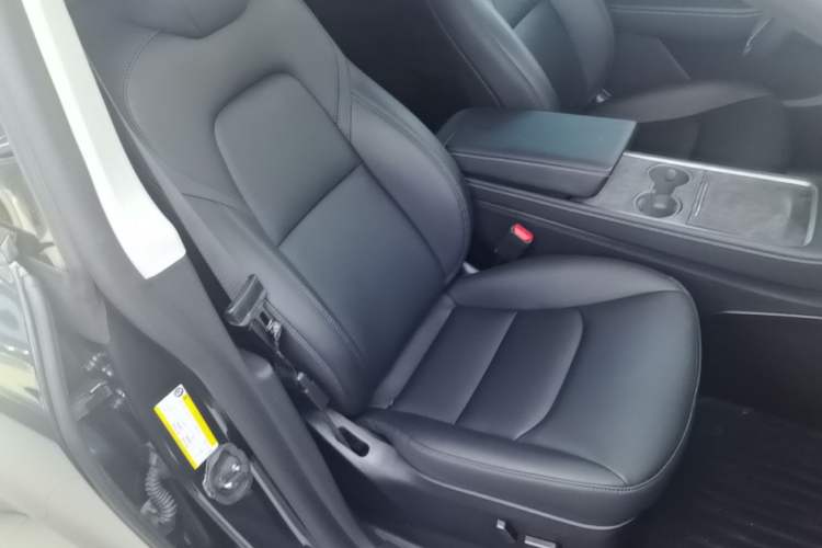 Used Tesla Model Y 2024 Rear-Wheel-Drive Version Right Front Seat