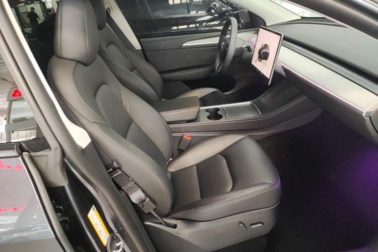 Used Tesla Model Y 2024 Rear-Wheel-Drive Version Right Front Seat