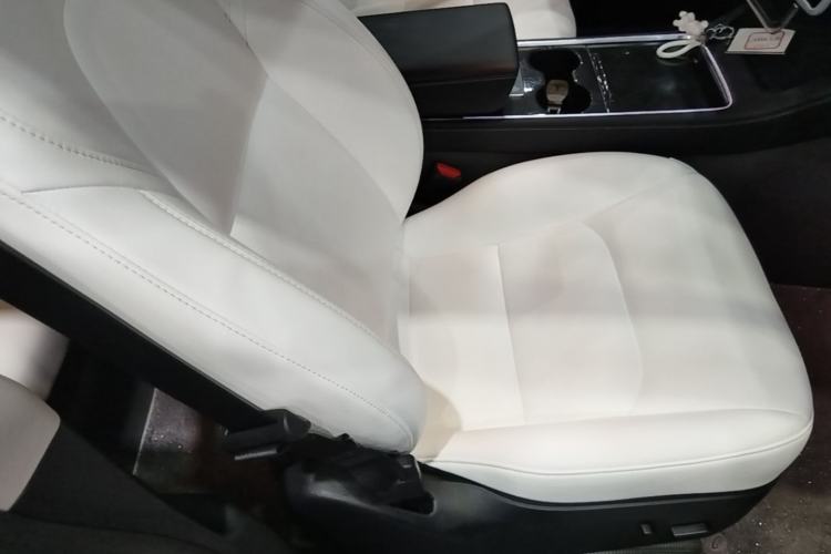 Used Tesla Model Y 2024 Long-Range All-Wheel-Drive Version Right Front Seat
