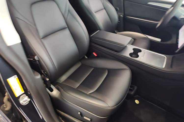 Used Tesla Model Y 2024 Rear-Wheel-Drive Version Right Front Seat
