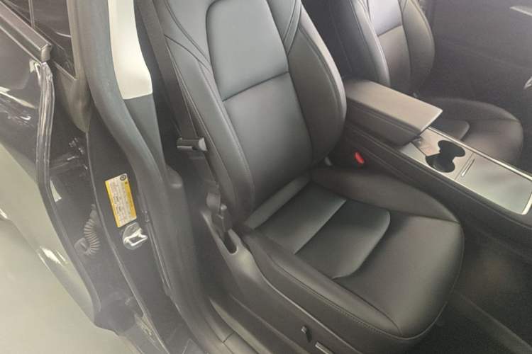 Used Tesla Model Y 2024 Rear-Wheel-Drive Version Right Front Seat