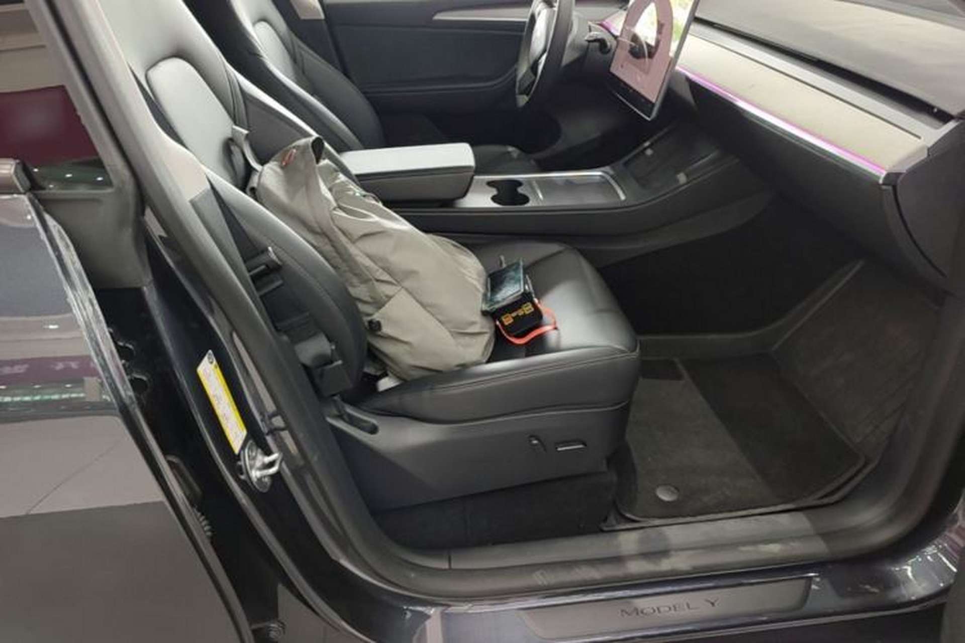 Used Tesla Model Y 2024 Rear-Wheel-Drive Version Right Front Seat