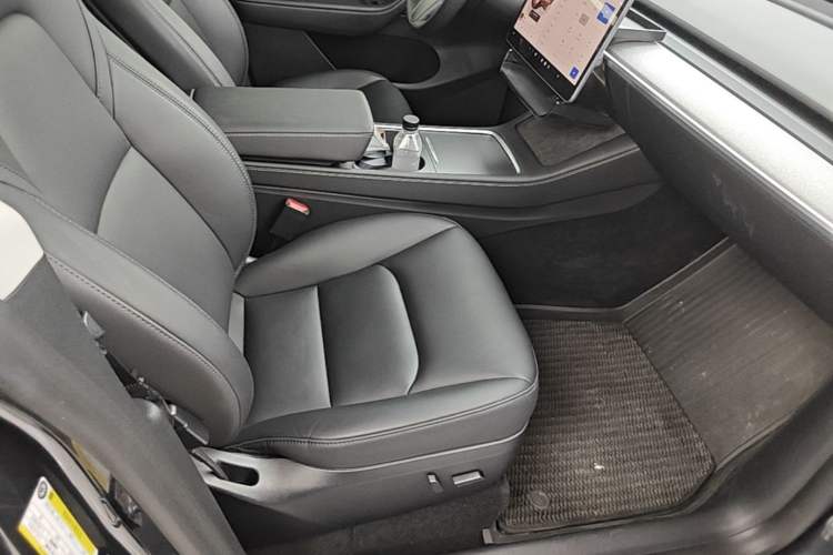Used Tesla Model Y 2024 Rear-Wheel-Drive Version Right Front Seat