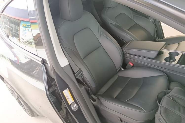 Used Tesla Model Y 2024 Rear-Wheel-Drive Version Right Front Seat