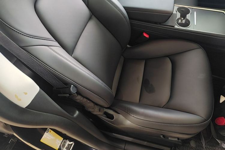 Used Tesla Model Y 2024 Long-Range All-Wheel-Drive Version Right Front Seat