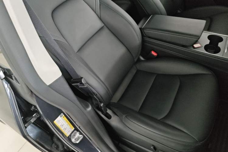 Used Tesla Model Y 2024 Rear-Wheel-Drive Version Right Front Seat