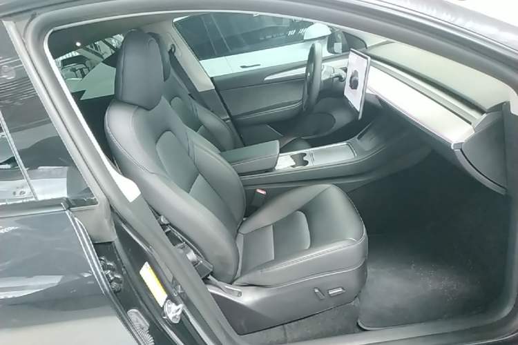 Used Tesla Model Y 2024 Rear-Wheel-Drive Version Right Front Seat