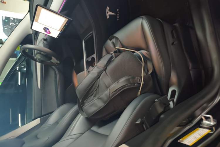 Used Tesla Model Y 2024 Long-Range All-Wheel-Drive Version Right Front Seat