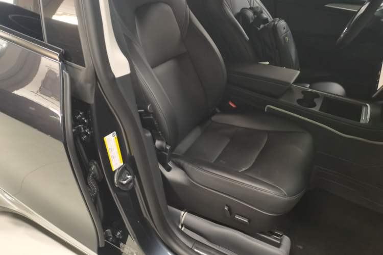Used Tesla Model Y 2024 Rear-Wheel-Drive Version Right Front Seat