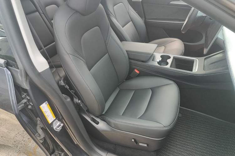 Used Tesla Model Y 2024 Rear-Wheel-Drive Version Right Front Seat