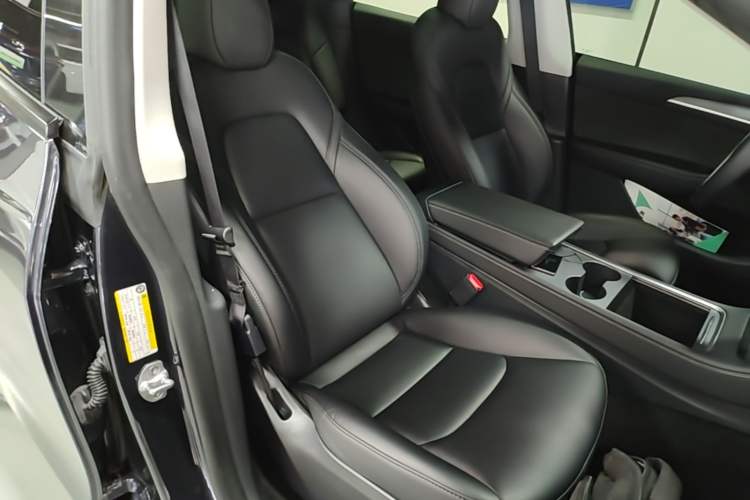 Used Tesla Model Y 2024 Rear-Wheel-Drive Version Right Front Seat