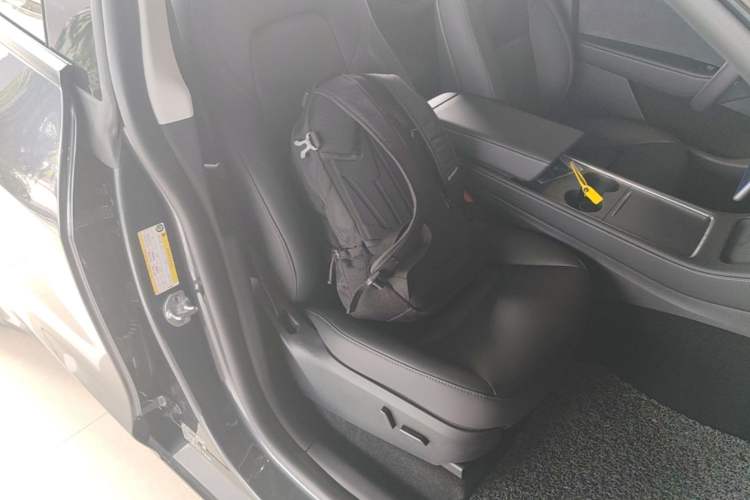 Used Tesla Model Y 2024 Rear-Wheel-Drive Version Right Front Seat