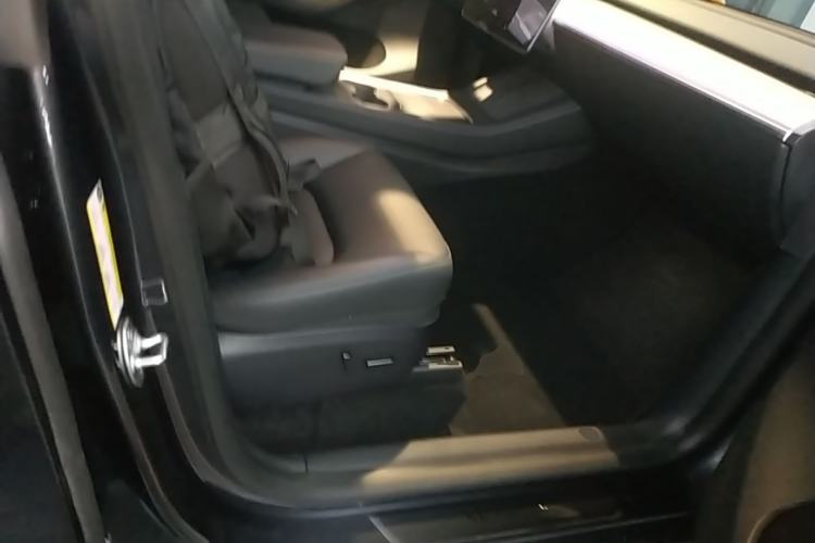 Used Tesla Model Y 2024 Rear-Wheel-Drive Version Right Front Seat