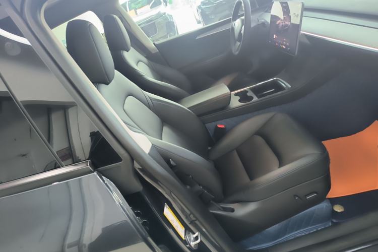 Used Tesla Model Y 2024 Long-Range All-Wheel-Drive Version Right Front Seat