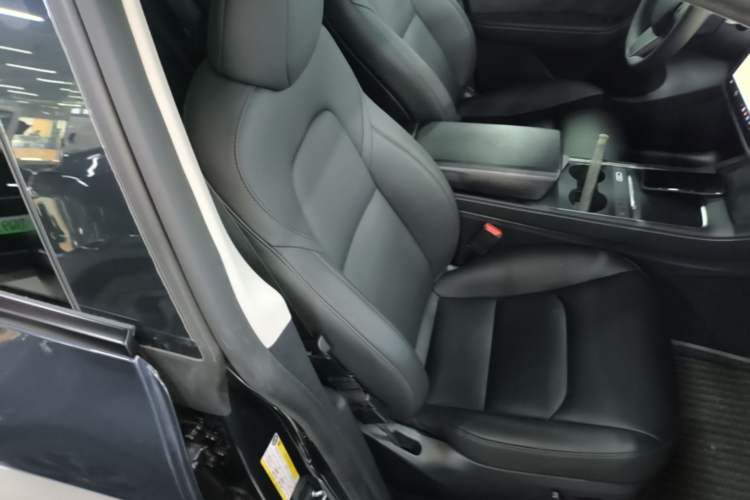 Used Tesla Model Y 2024 Rear-Wheel-Drive Version Right Front Seat