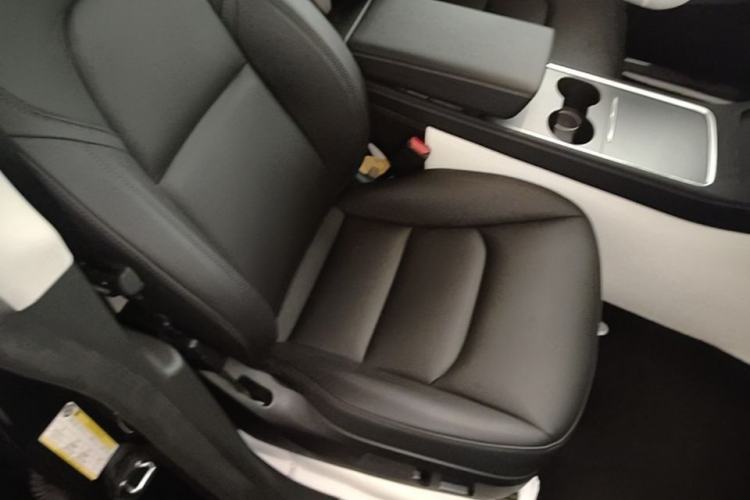 Used Tesla Model Y 2024 Rear-Wheel-Drive Version Right Front Seat