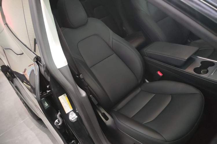 Used Tesla Model Y 2024 Rear-Wheel-Drive Version Right Front Seat