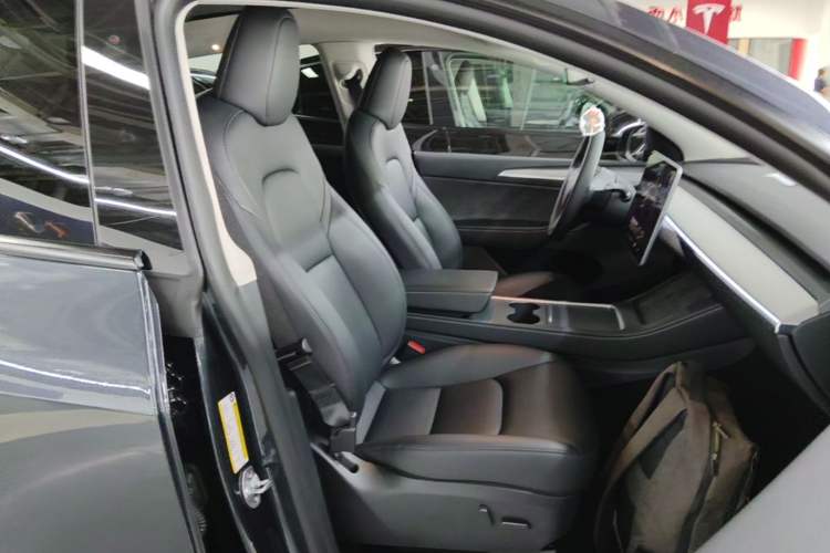 Used Tesla Model Y 2024 Rear-Wheel-Drive Version Right Front Seat