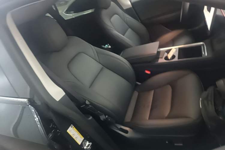 Used Tesla Model Y 2024 Long-Range All-Wheel-Drive Version Right Front Seat