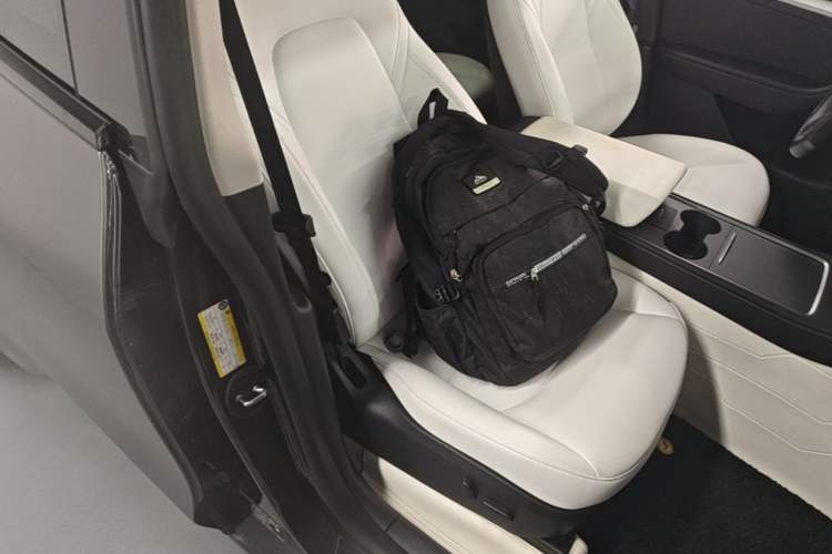 Used Tesla Model Y 2024 Rear-Wheel-Drive Version Right Front Seat