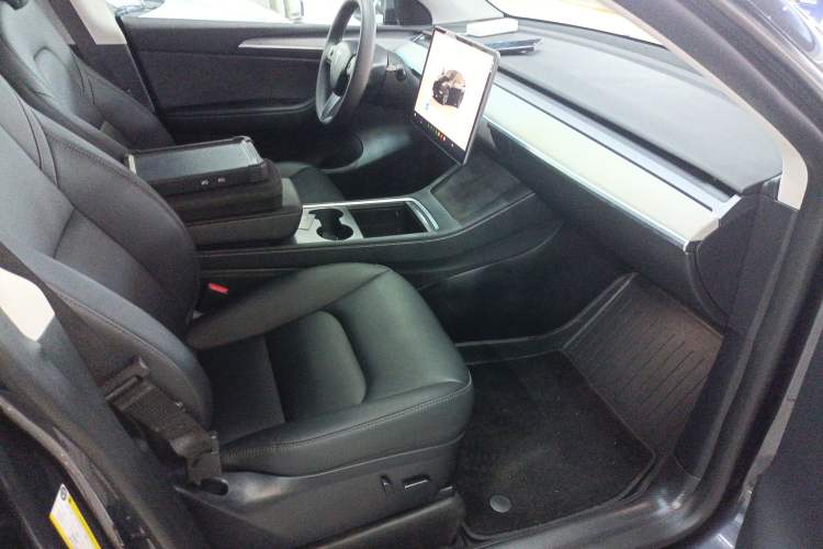 Used Tesla Model Y 2024 Rear-Wheel-Drive Version Right Front Seat